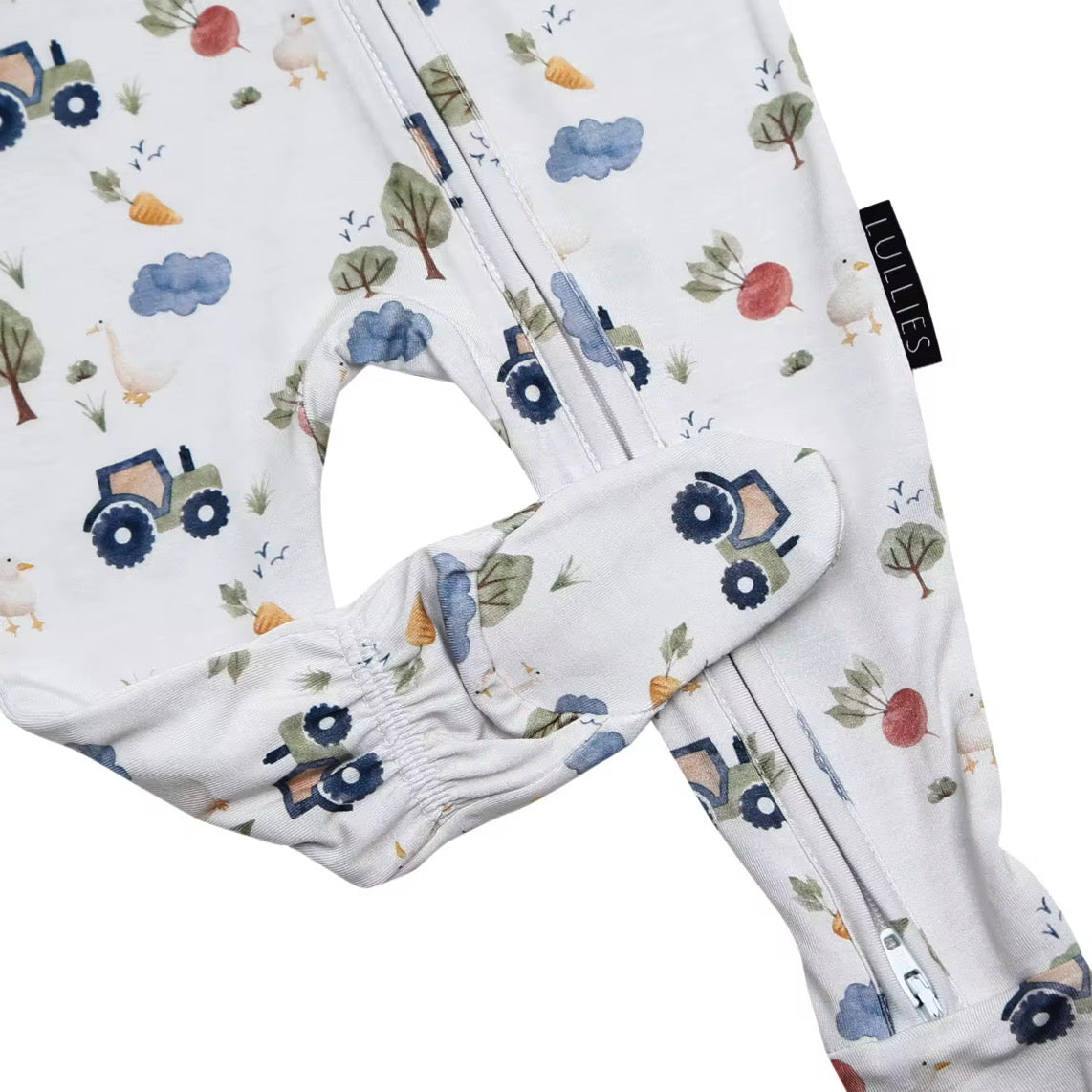 Bamboo Footed Sleeper - On the farm